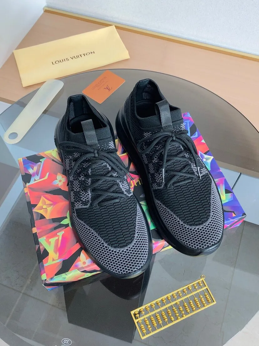 Factory price 460. LV* Louis Vuitton ~ Brand new low-top men's socks shoes 👟, made of special elastic knitted fabric consistent with the high-end original version, thickened and thickened to ensure practicality and wrinkle resistance in many seasons, and they will never deform or become loose after repeated stretching! It feels light and comfortable on your feet! Size: 38-45 (45 is custom-made and cannot be returned or exchanged)